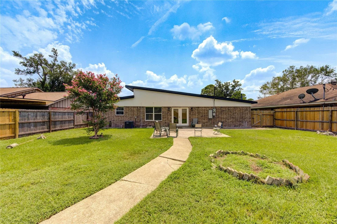 Photo of 7602 Hammerly Boulevard