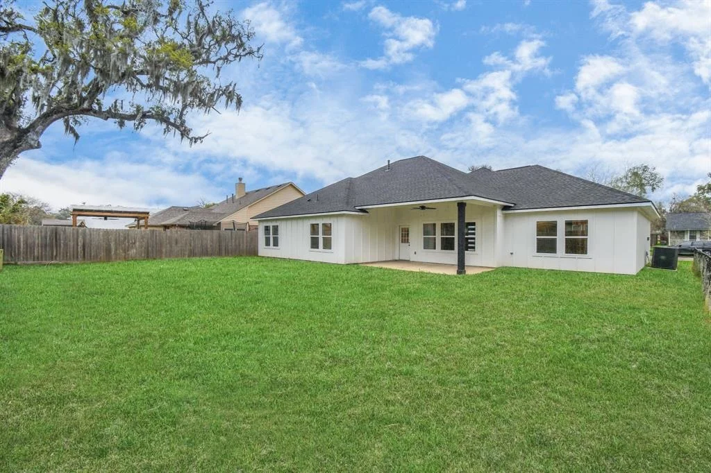 Photo of 226 Edgewater Drive