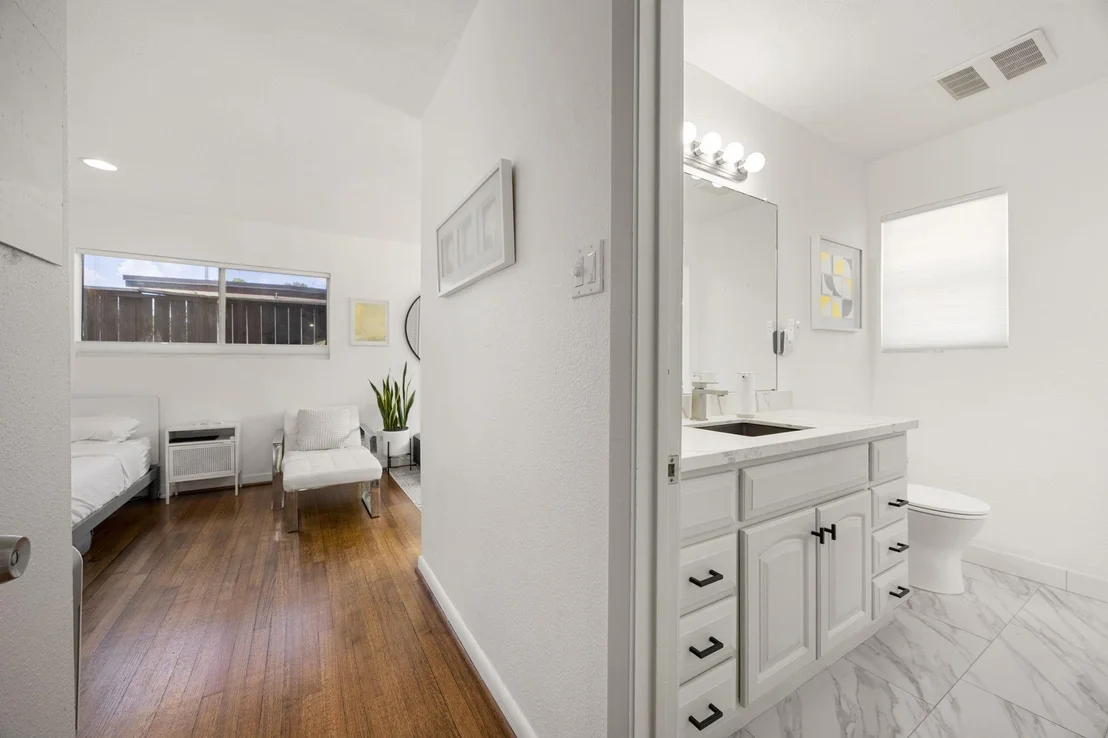 Photo of 6617 Scribner Road