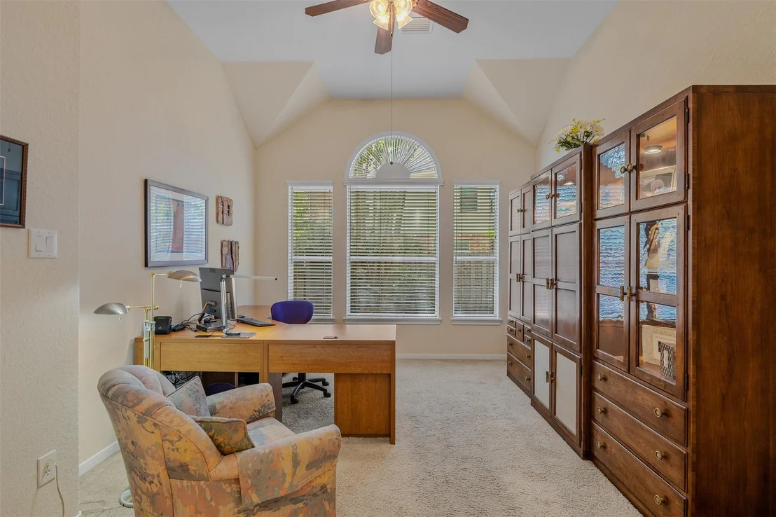 Photo of 122 S Evangeline Oaks Circle