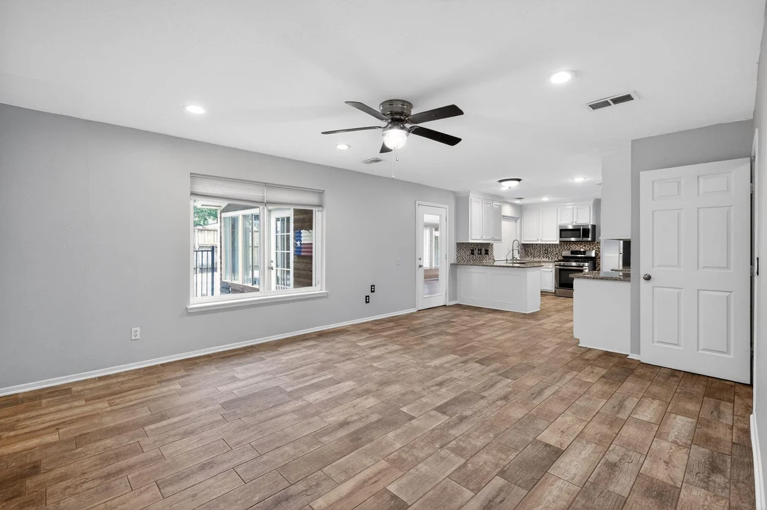 Photo of 918 Long Prairie Drive