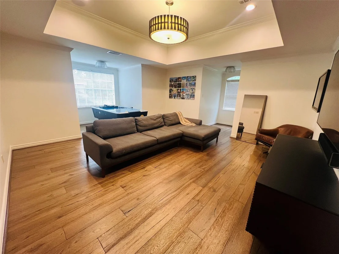 Photo of 51 N Wooded Brook Circle