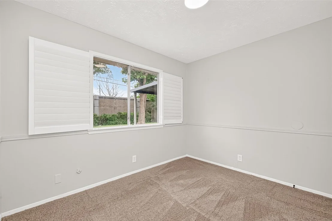Photo of 18611 Spinney Lane Drive