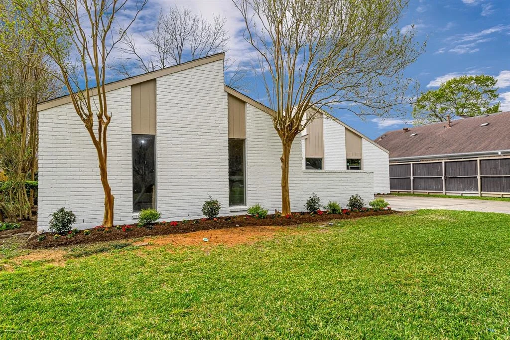Photo of 7911 Portal Drive