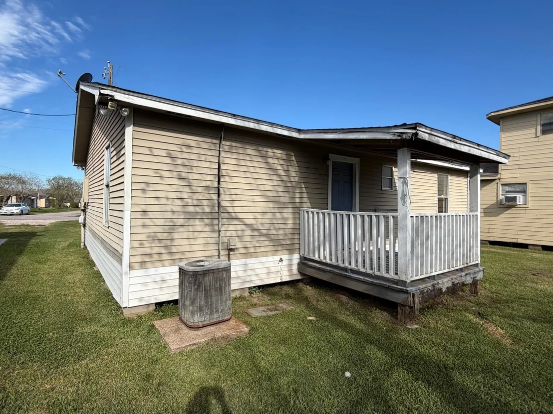 Photo of 406 Snow Drive