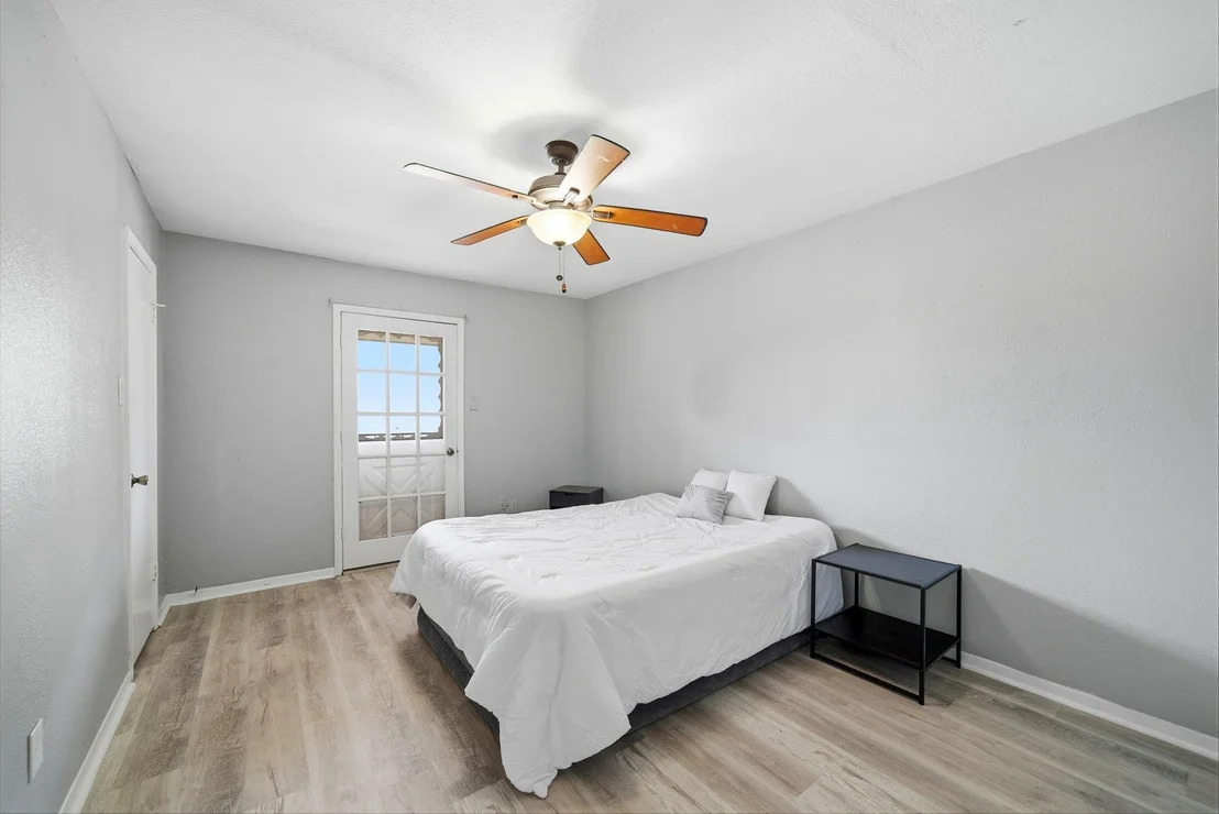 Photo of 6927 Leandra Drive