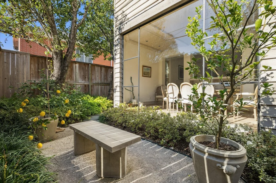 Photo of 1807 Albans Road