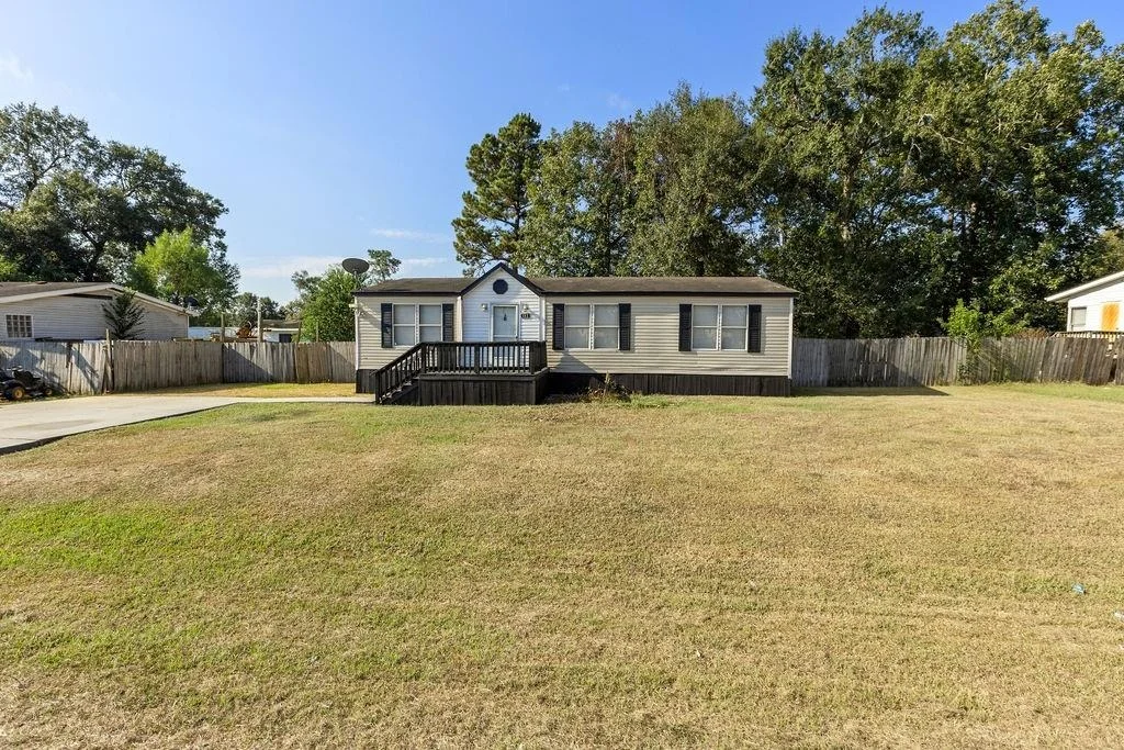 Photo of 182 Carmen Boulevard
