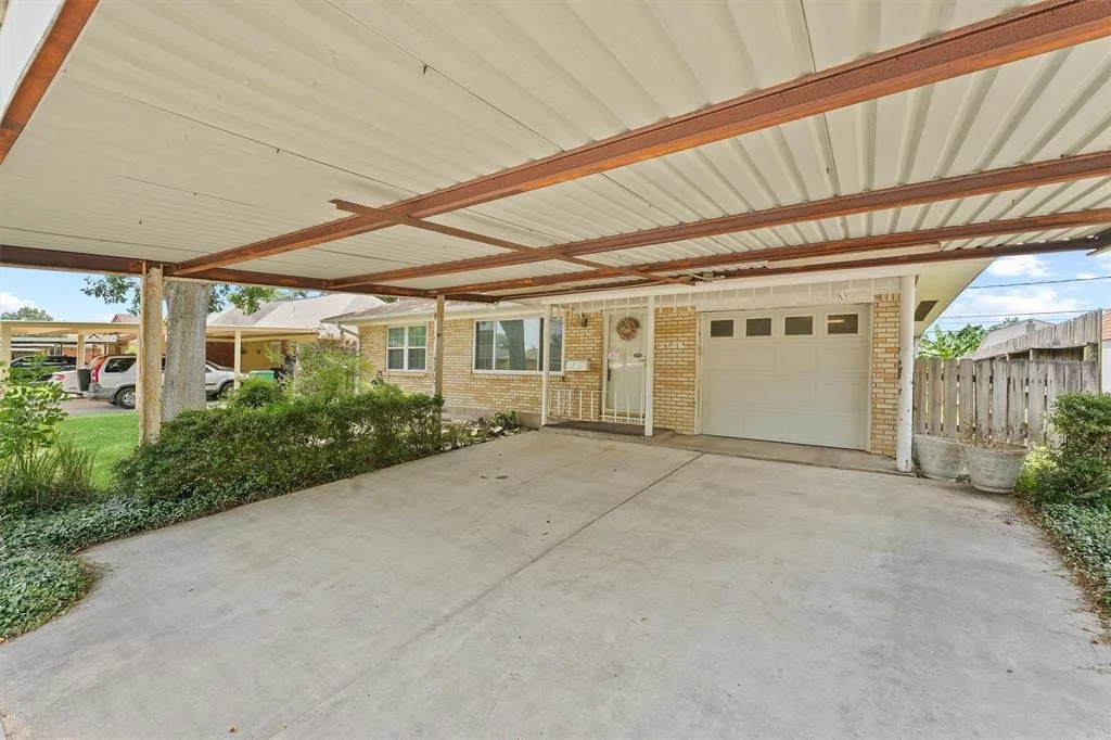 Photo of 2106 Huckleberry Lane
