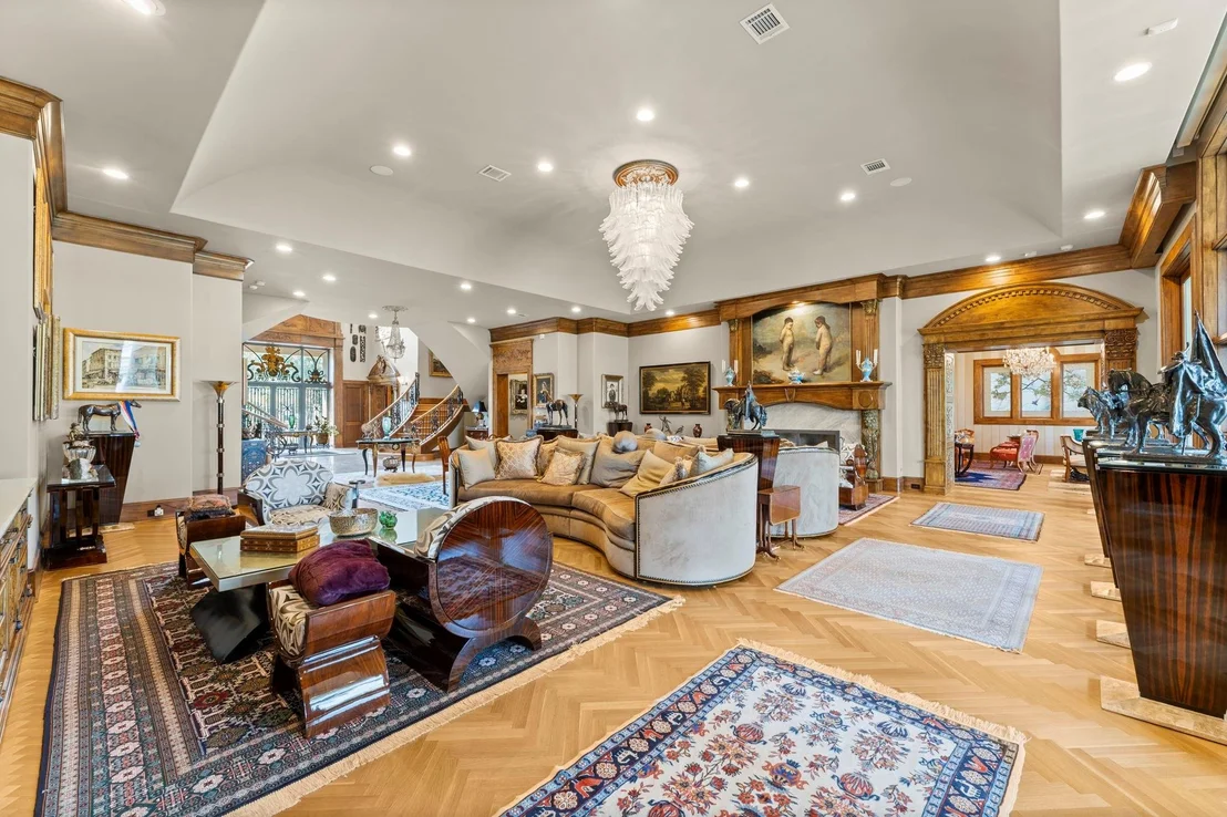Photo of 6 W Rivercrest Drive