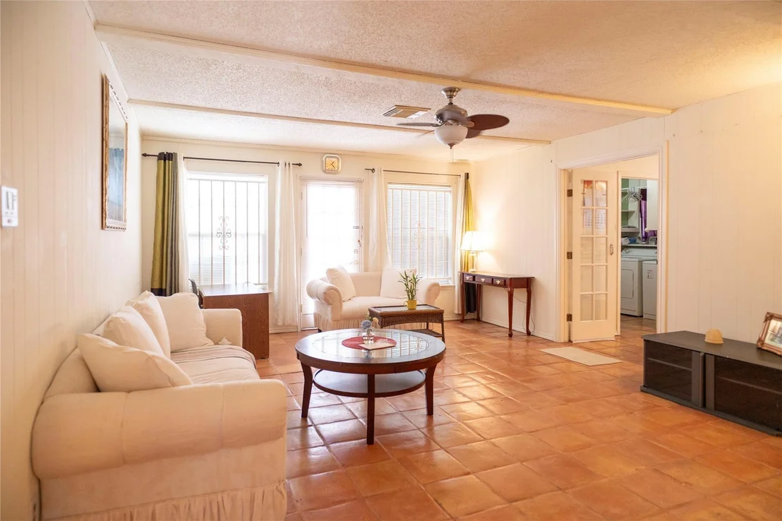 Photo of 8923 Hendon Lane