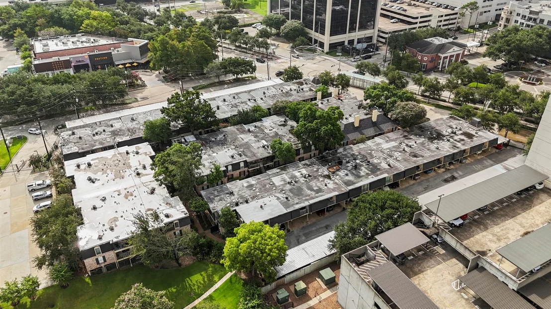 Photo of Unit 75 at 800 Post Oak Boulevard