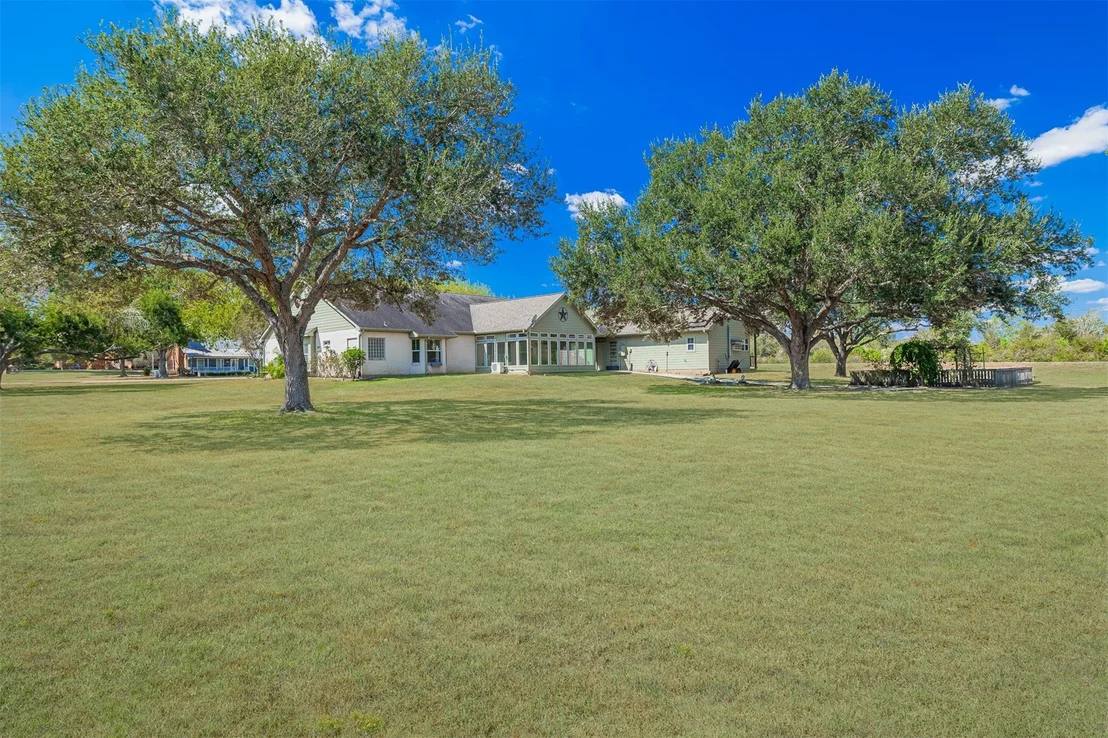Photo of 1520 Lakefield Drive