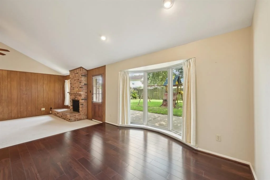 Photo of 8915 Roos Road
