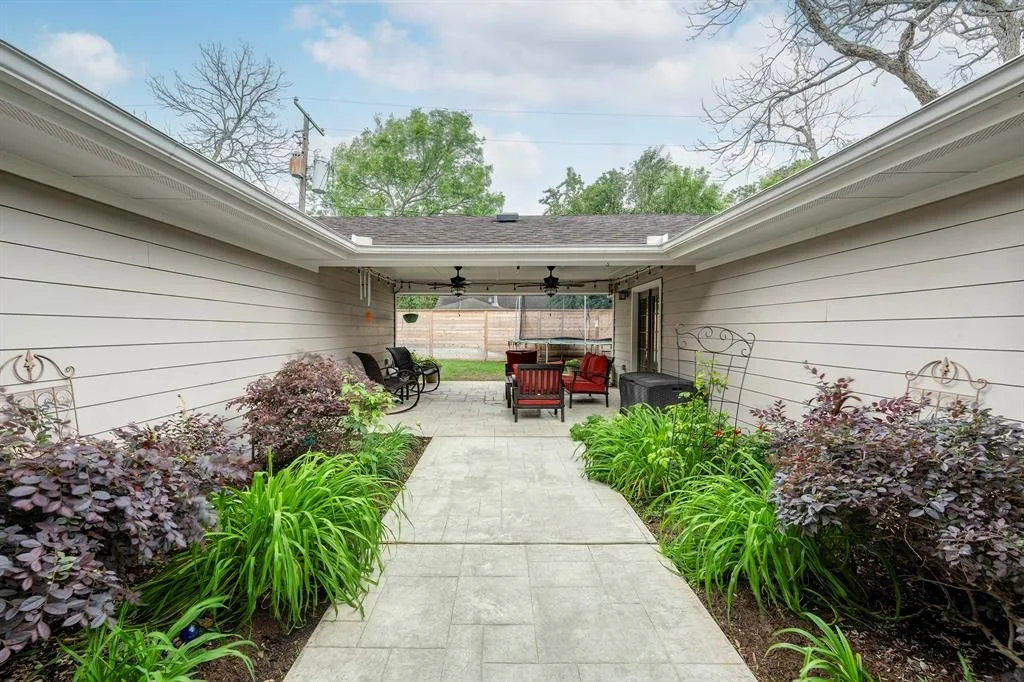 Photo of 5631 Benning Drive