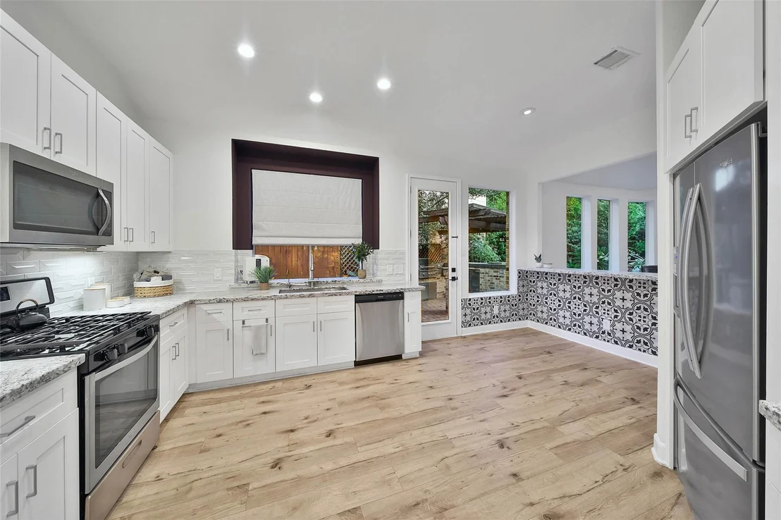 Photo of 1302 Avon Way