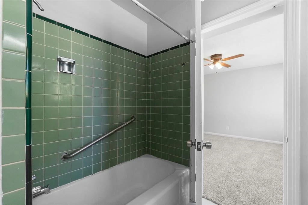 Photo of 1610 Shady Oaks Drive