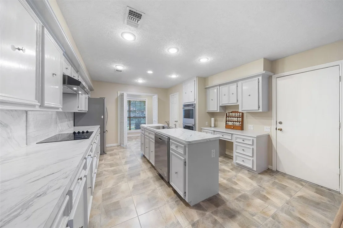 Photo of 12155 Hawthorne Drive
