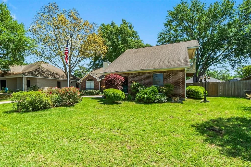 Photo of 5341 Lakeshore Drive