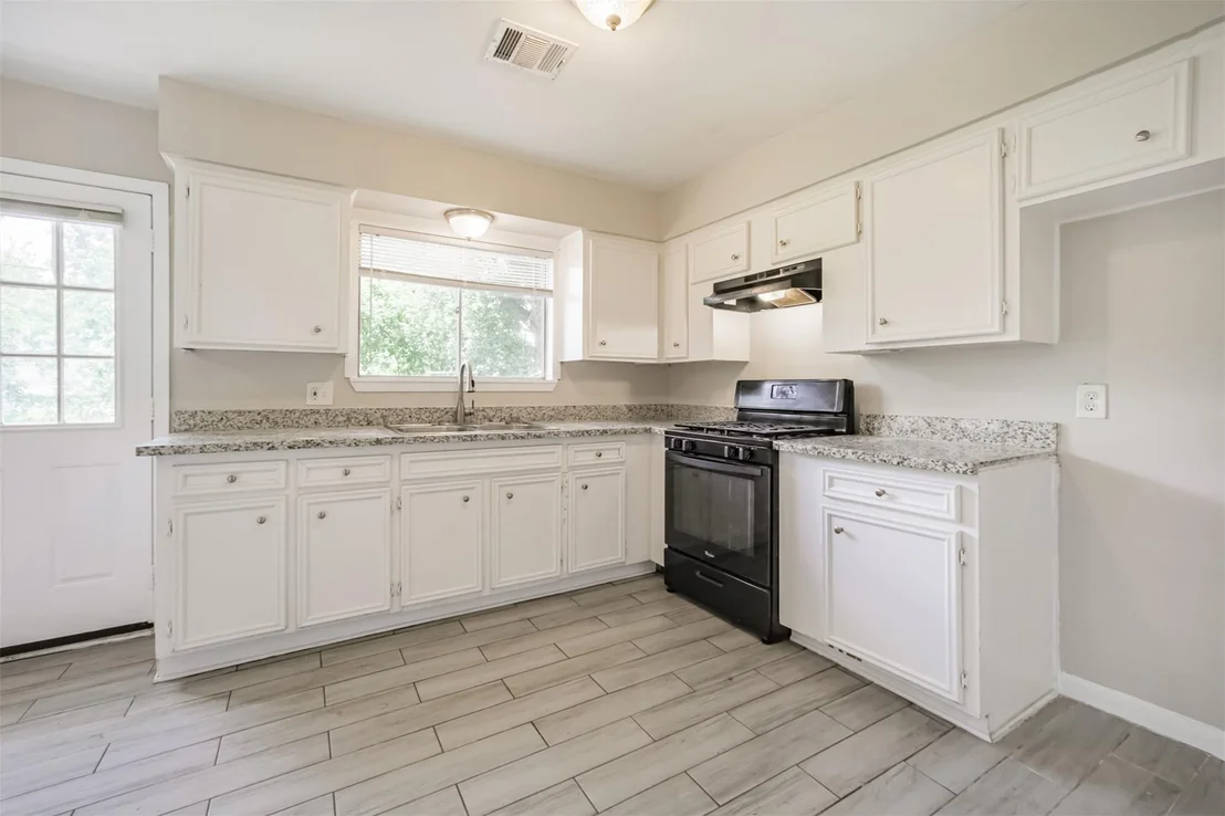 Photo of 1306 Glencrest Drive