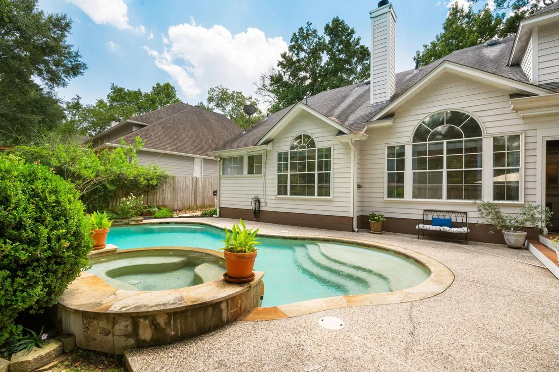 Photo of 15 S Piney Plains Circle