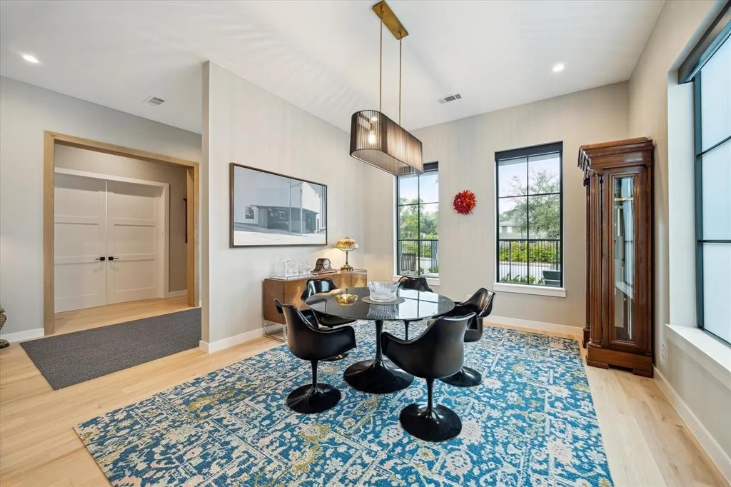 Photo of 2535 White Oak Drive