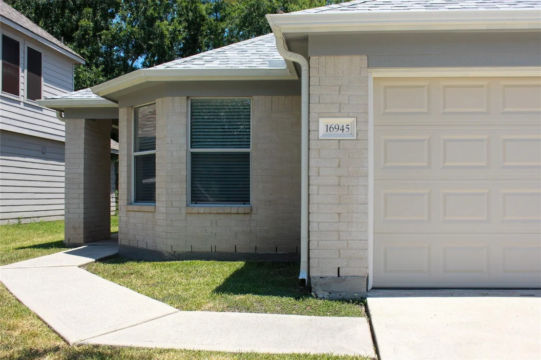 Photo of 16945 Scenic Knoll