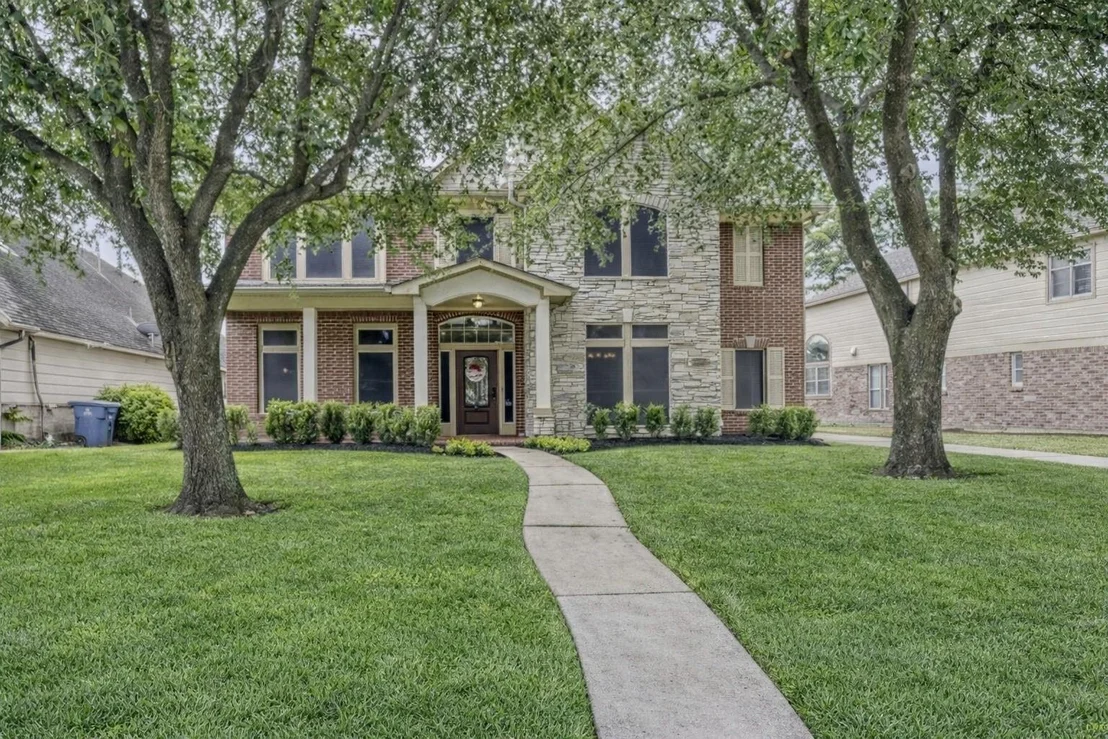 Photo of 19303 Valiant Woods Drive