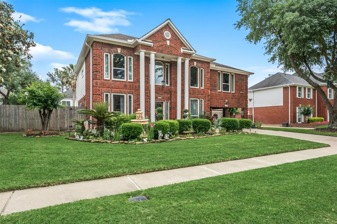 Photo of 16303 Avenplace Road
