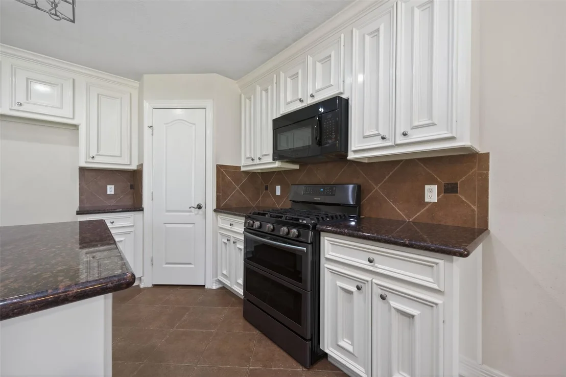 Photo of 3327 Willowbend Road
