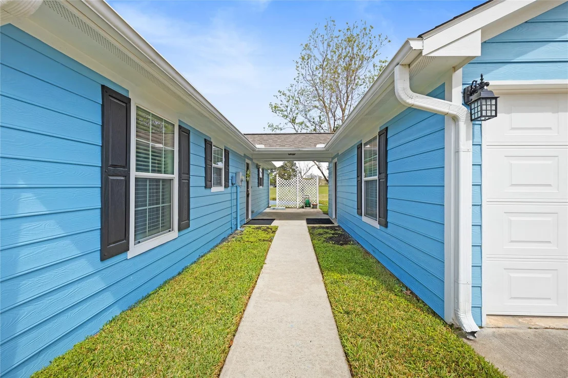Photo of 140 Meadowview Drive
