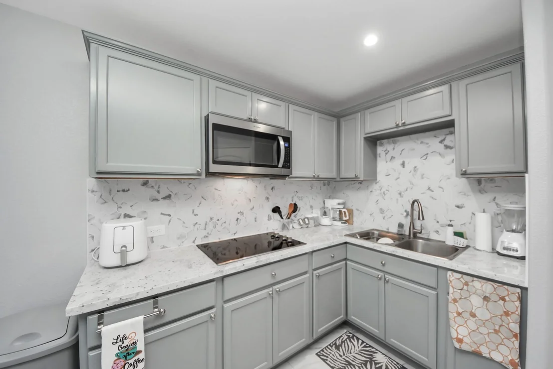 Photo of 6115 Pine Lakes Drive