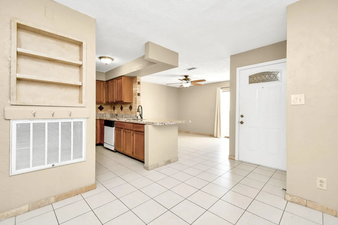 Photo of Unit 250D at 2501 Gulf Freeway