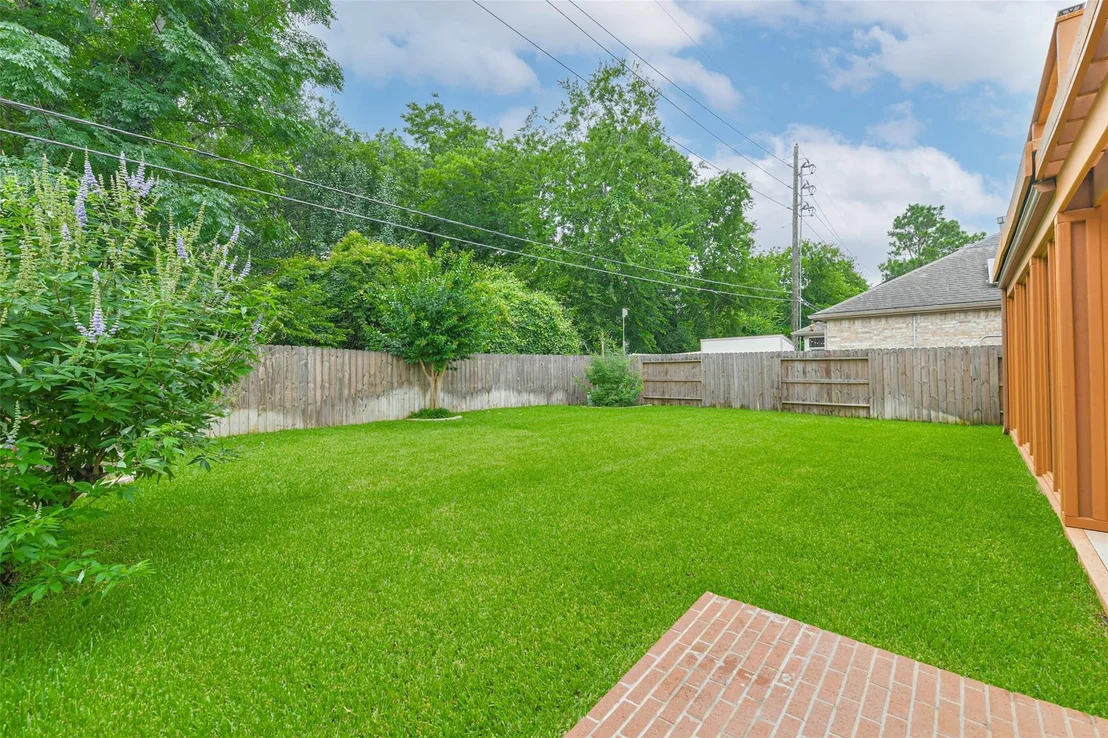 Photo of 21930 Willow Shadows Drive