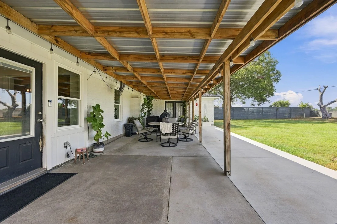 Photo of 100 N Oak Drive