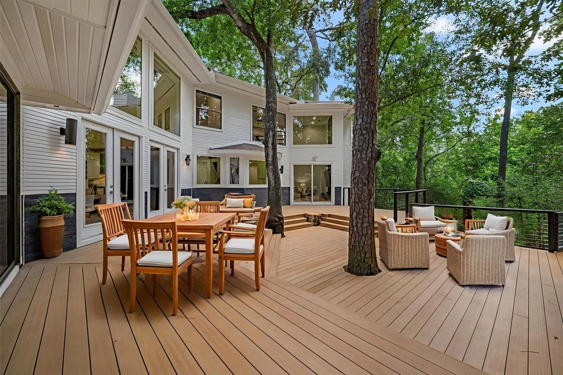 Photo of 102 Lakeside Oaks Drive