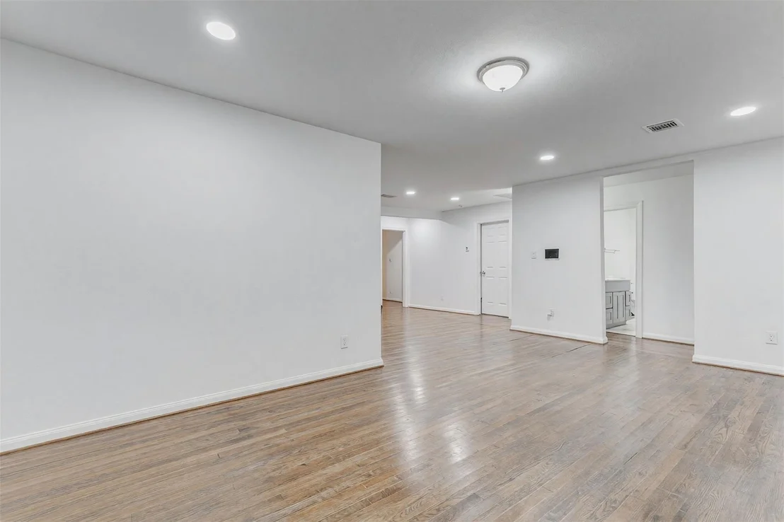 Photo of 907 Whitaker Avenue