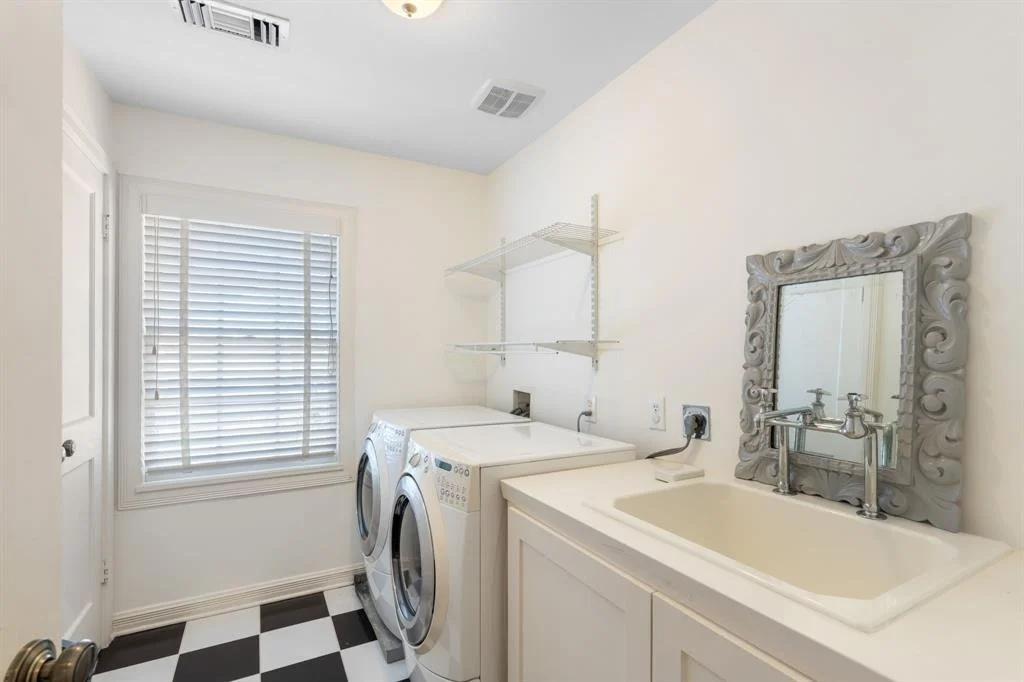 Photo of 2247 Dryden Road
