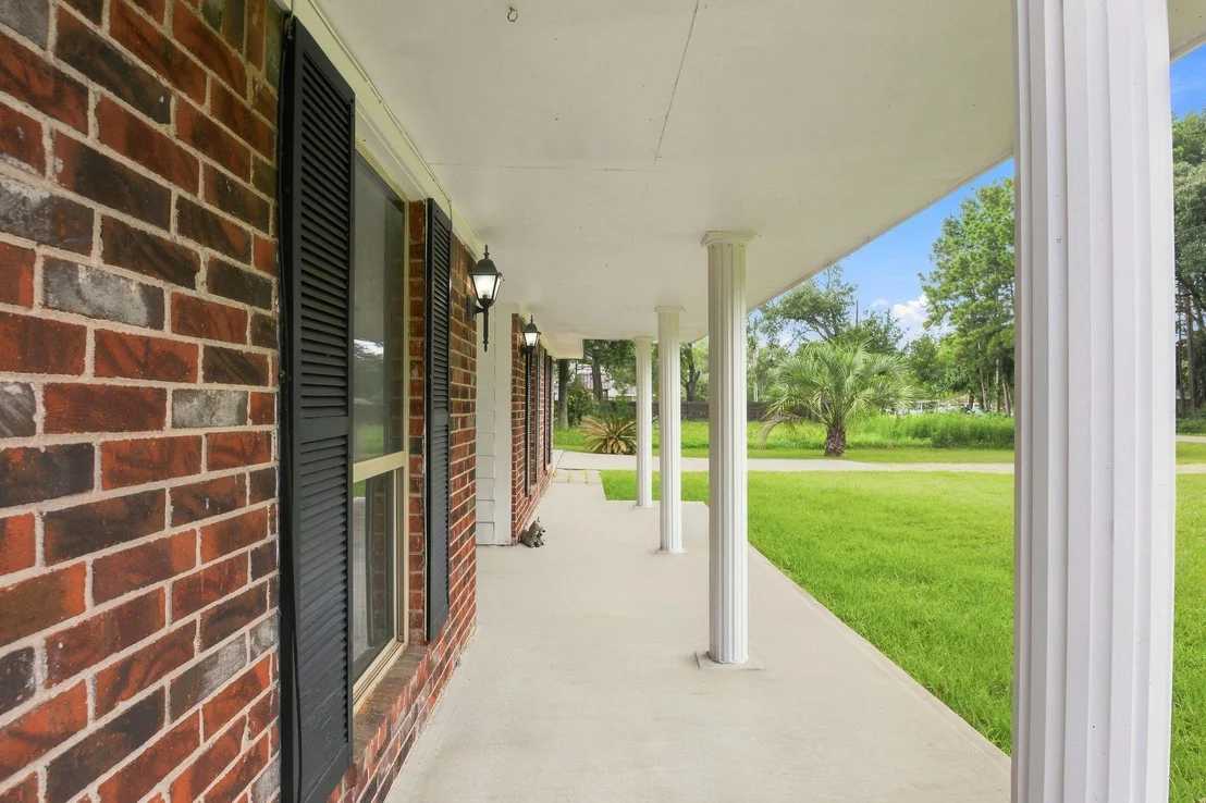 Photo of 18813 Woodridge Drive