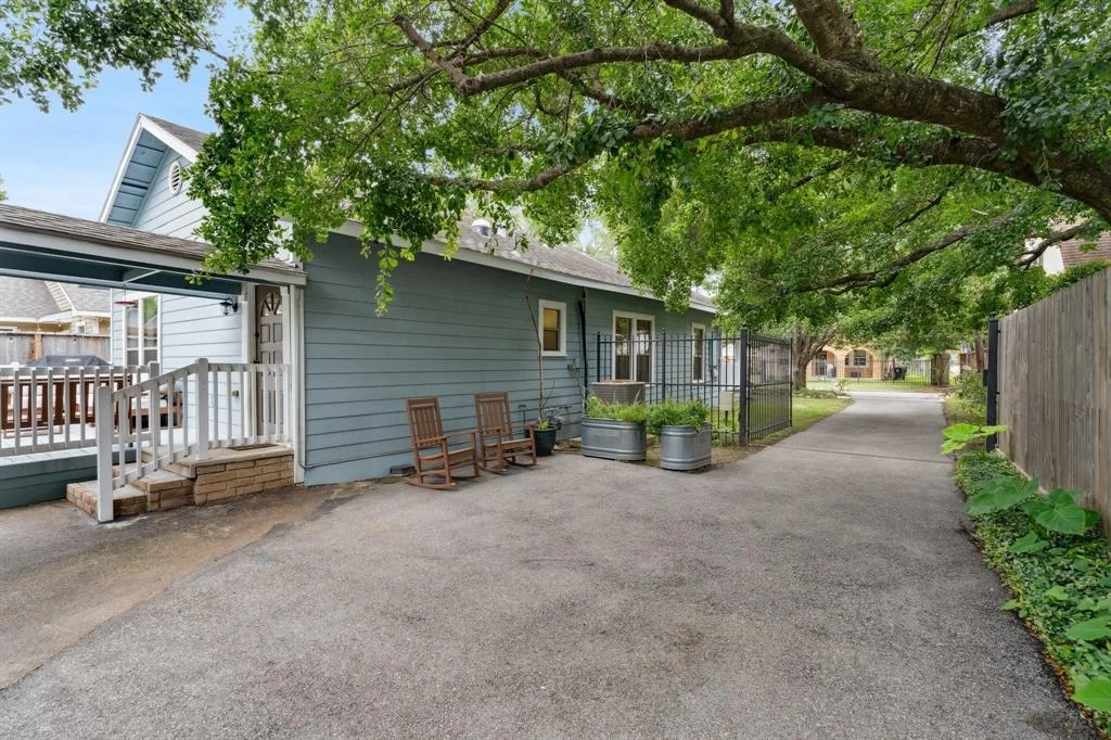 Photo of 3714 Bruce Street