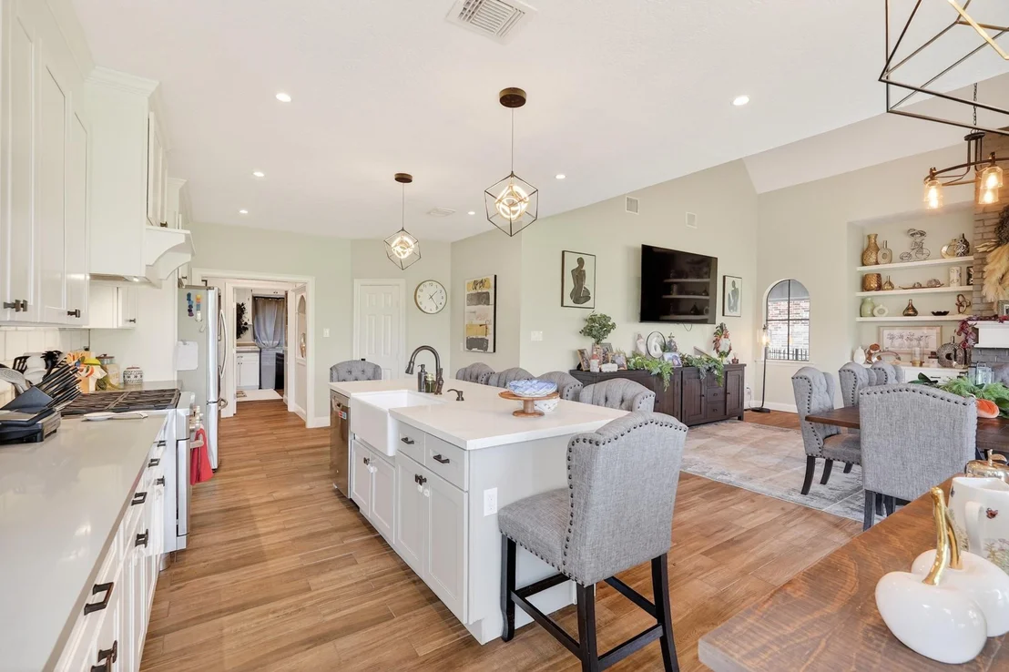 Photo of 24710 Creekview Drive