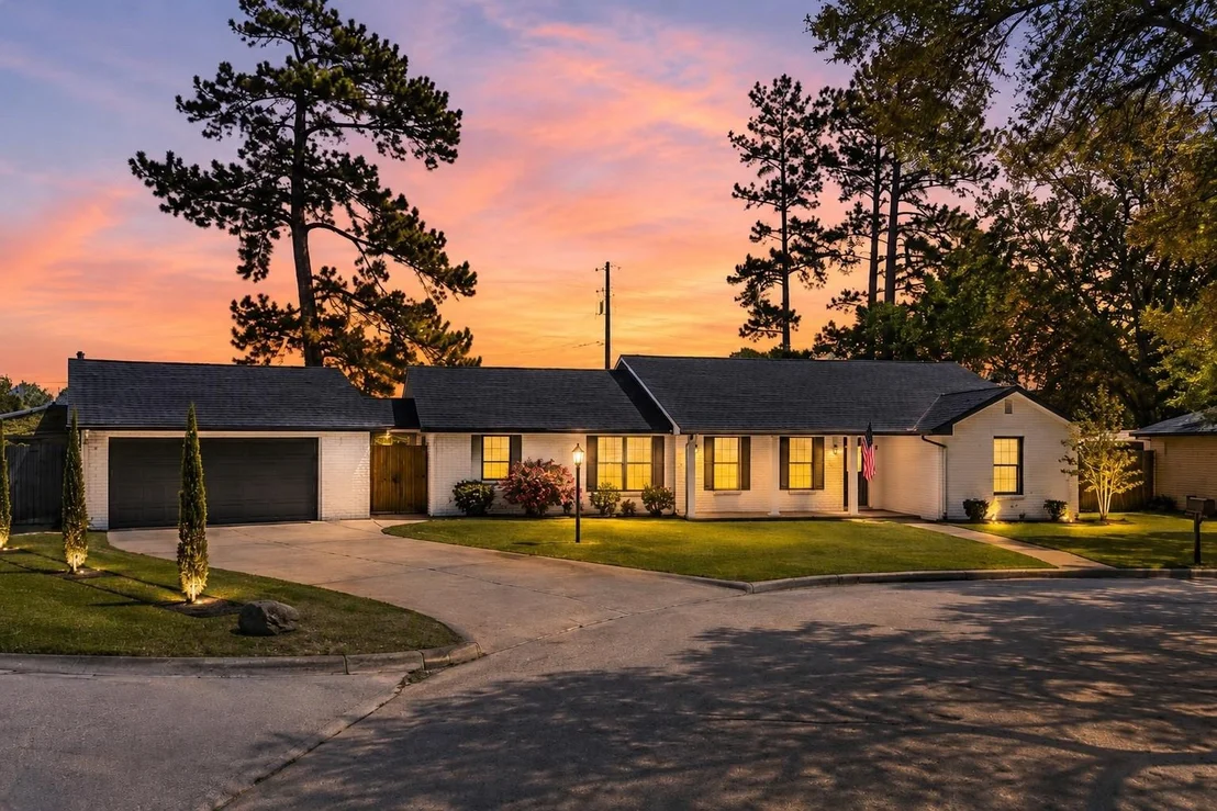 Photo of 102 Enchanted Oaks Court