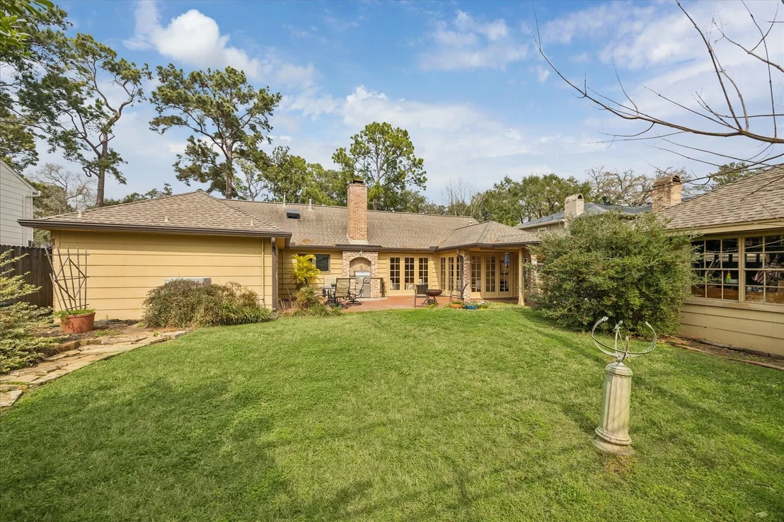 Photo of 14415 Carolcrest Drive