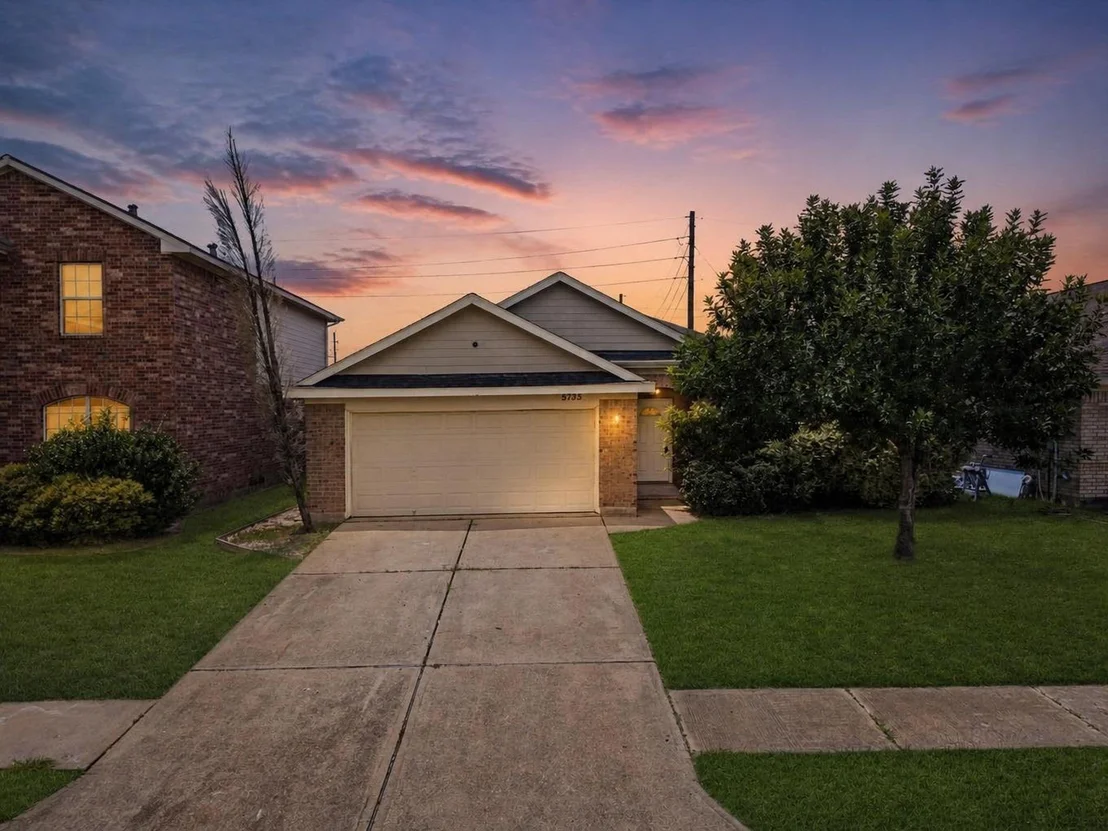 Photo of 5735 Brookhollow Pine Trail