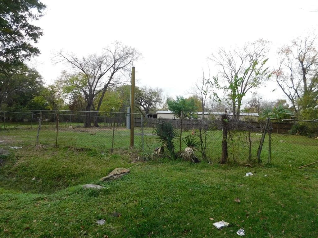 Photo of 8822 Crestview Drive