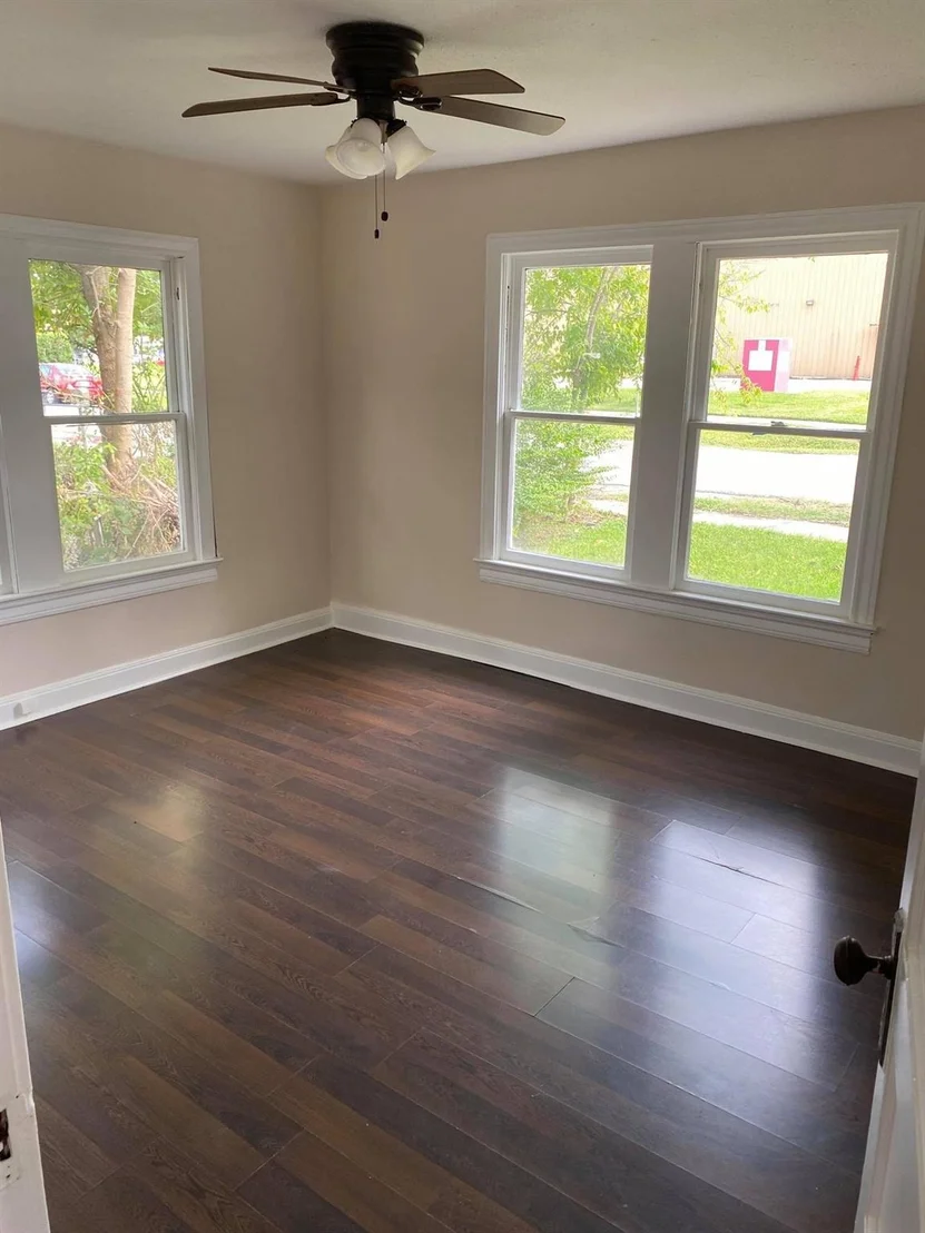 Photo of 921 Booth Street