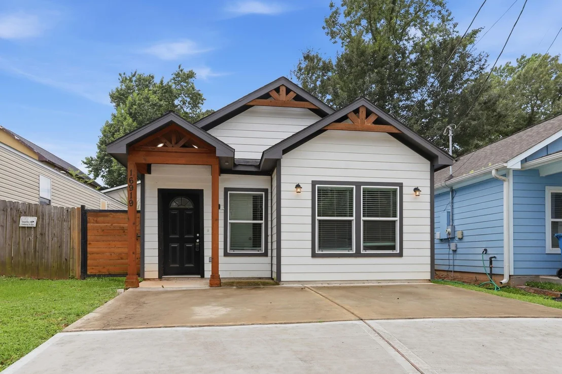 Photo of 16919 Balmoral