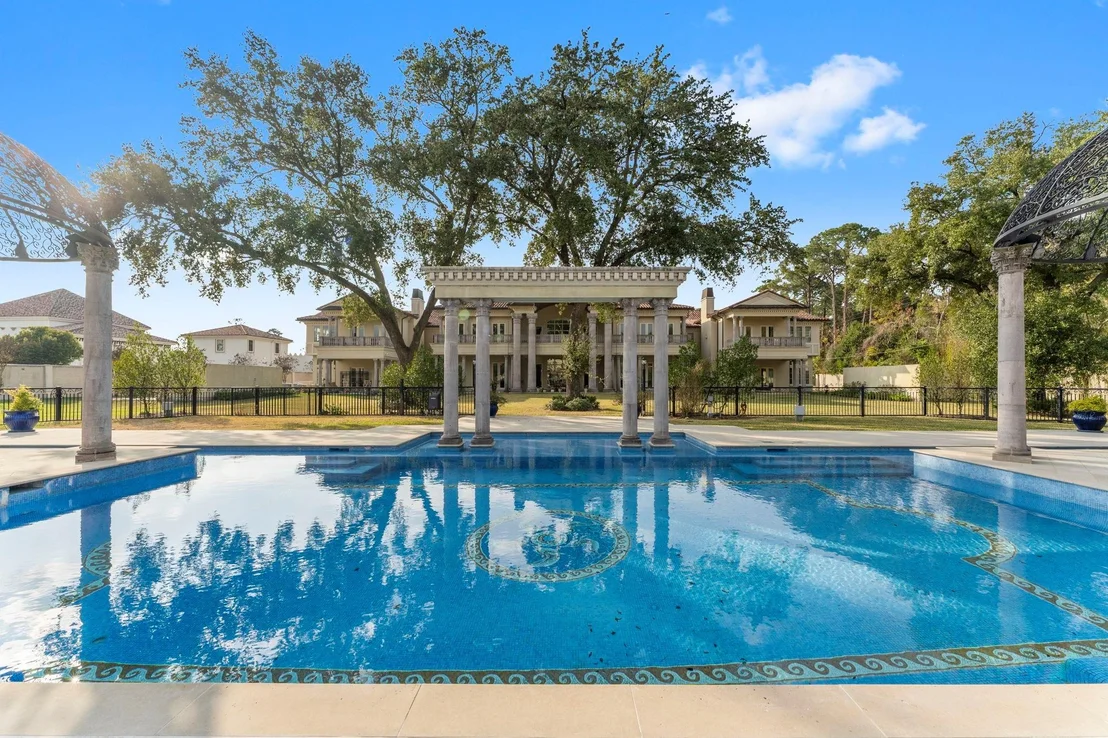 Photo of 6 W Rivercrest Drive