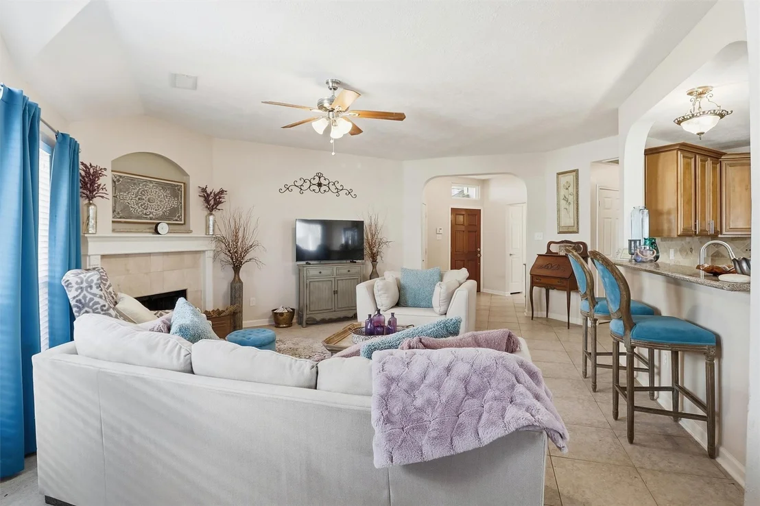 Photo of 6806 Oakleaf Trail Lane