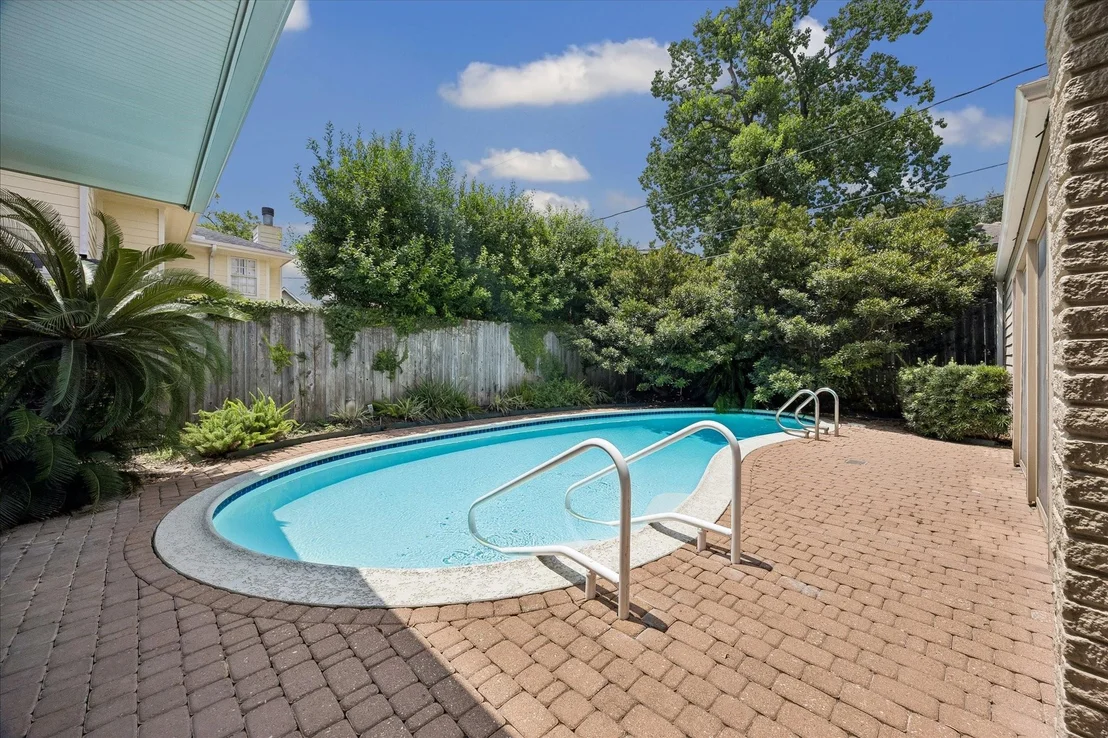 Photo of 2416 Addison Road